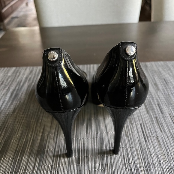 Women’s Dress Pumps - Picture 3 of 3